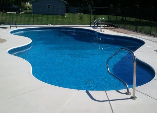 Custom free form vinyl pool