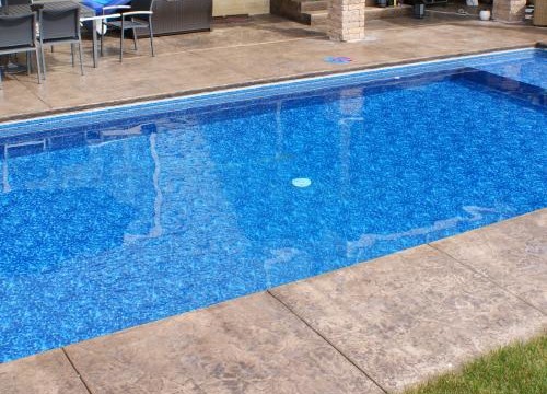 Inground pool with corner entry steps