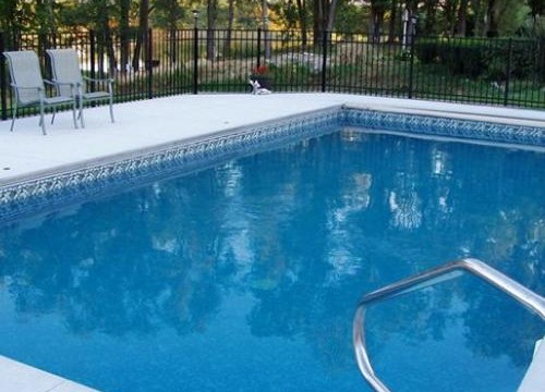 Rectangle pool with deck jets